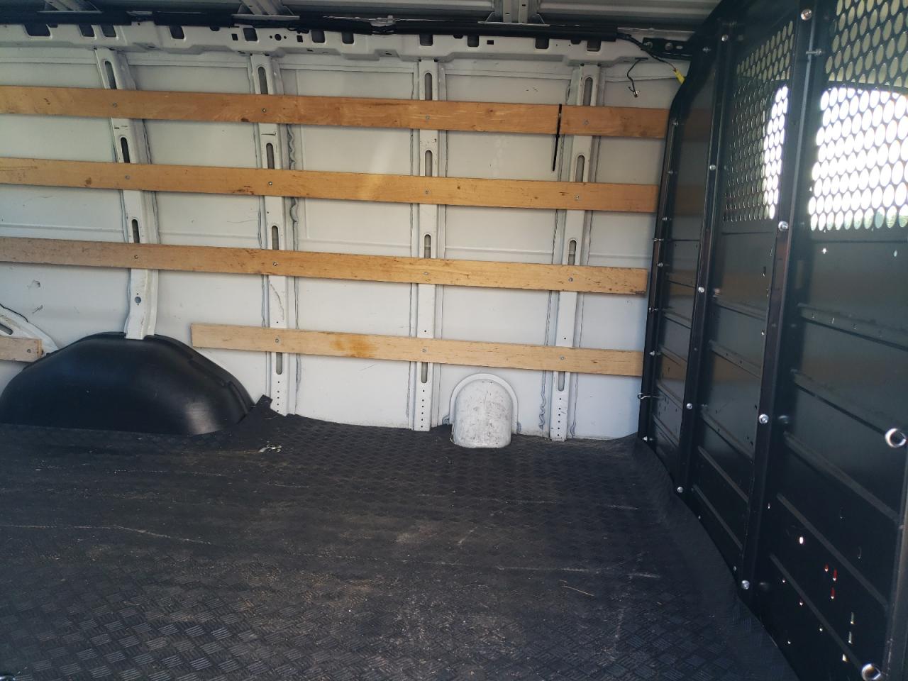 2018 Chevrolet Express G2500 VIN: 1GCWGAFG2J1912527 Lot: 81671475