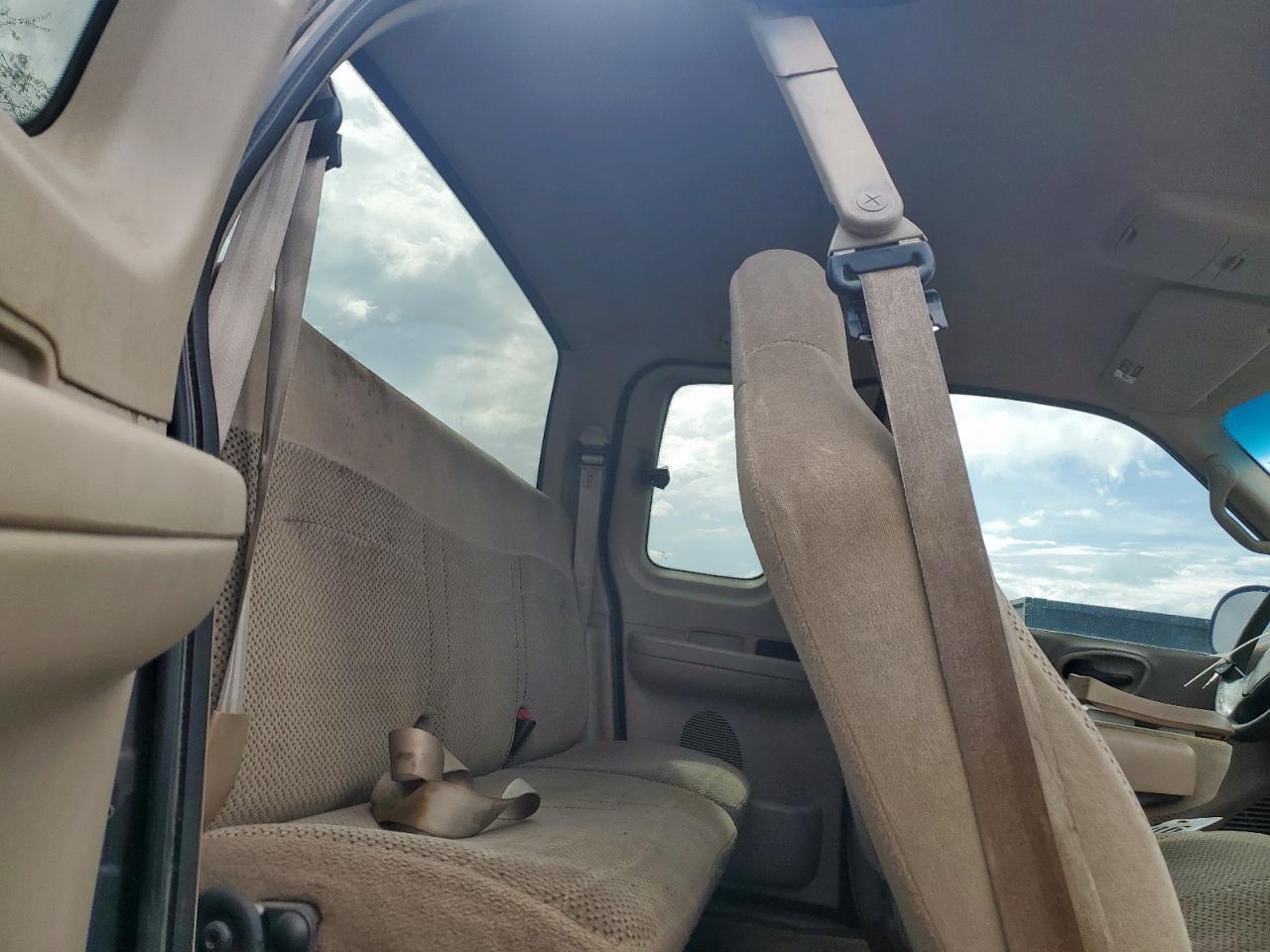 2000 Ford F150 VIN: 1FTRX07W7YKB25221 Lot: 81145555