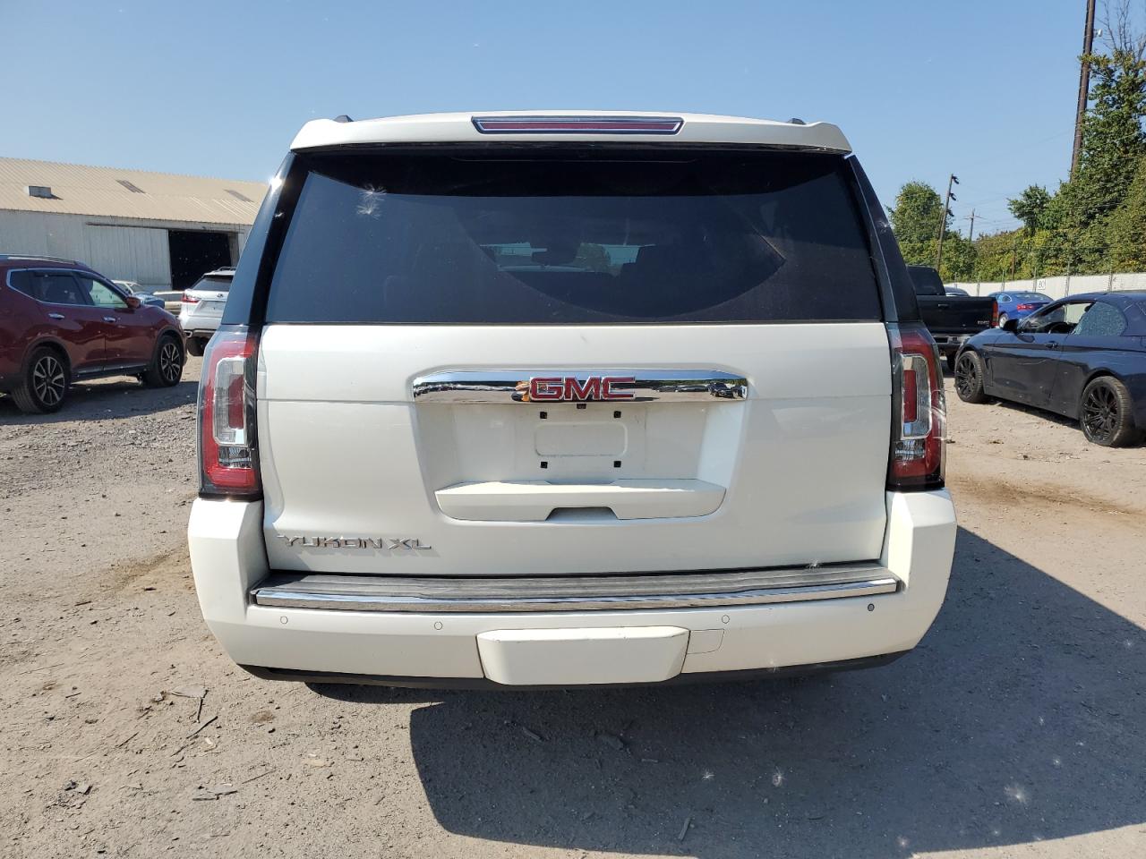 2015 GMC Yukon Xl Denali VIN: 1GKS1JKJ1FR564394 Lot: 81408095