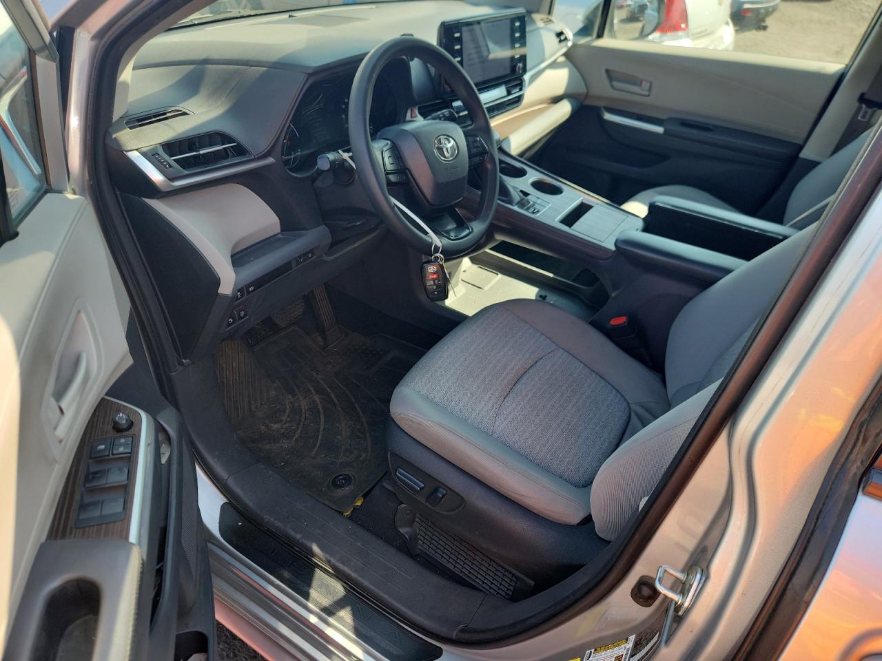 2022 Toyota Sienna Le VIN: 5TDBSKFC0NS050319 Lot: 81242335