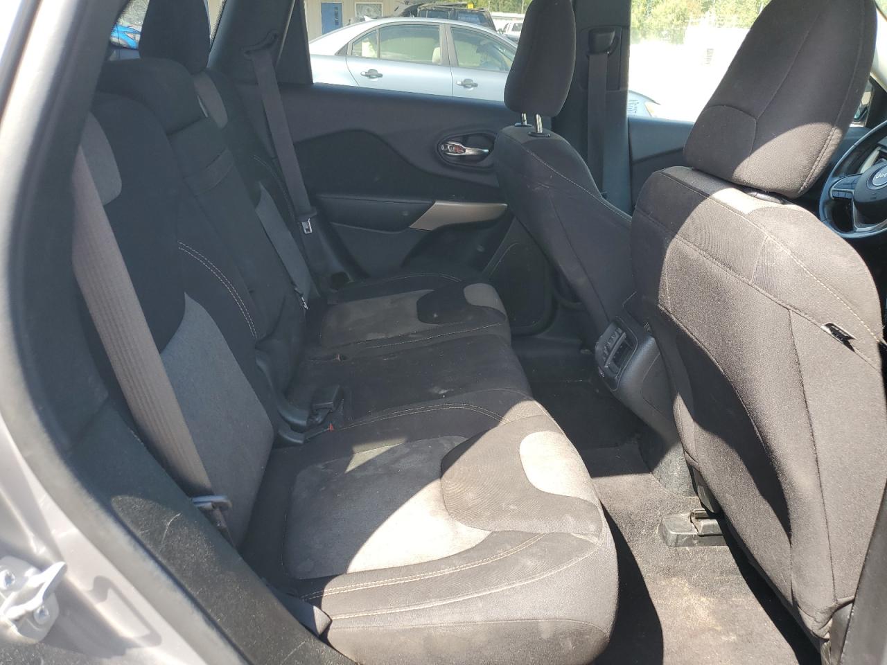 2018 Jeep Cherokee Latitude VIN: 1C4PJMCB4JD561277 Lot: 80540775