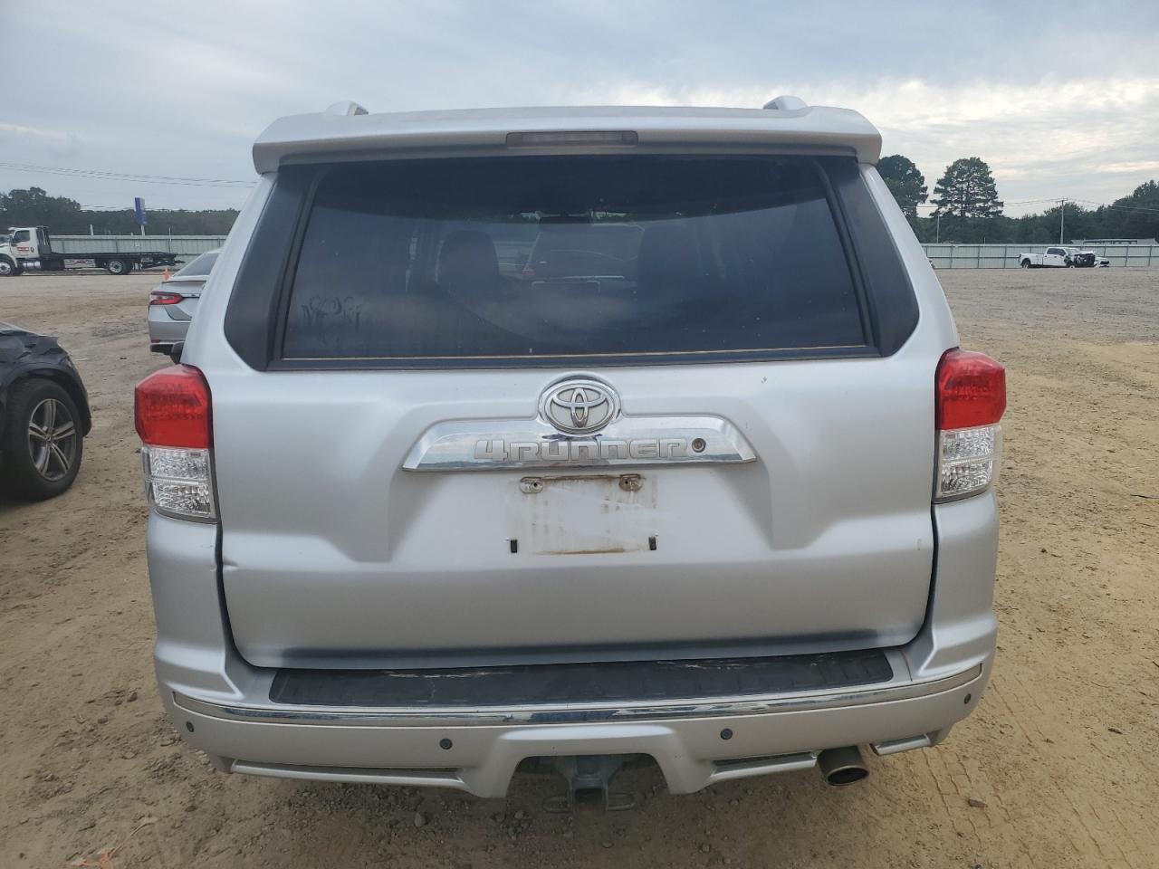 2010 Toyota 4Runner Sr5 VIN: JTEZU5JR8A5011382 Lot: 84564005