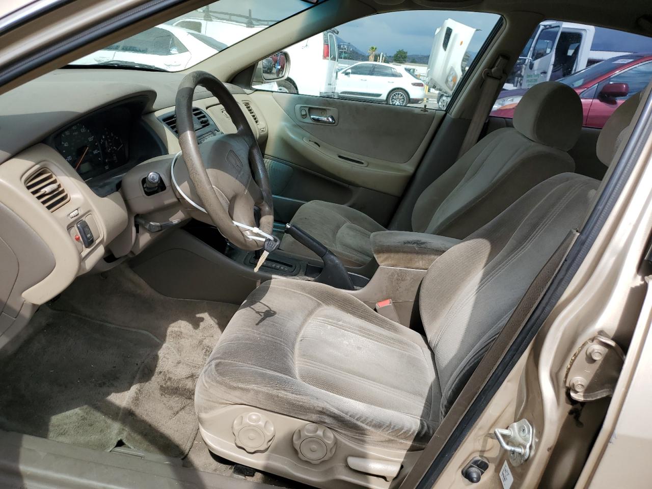 2000 Honda Accord Lx VIN: 1HGCG6658YA047198 Lot: 81601225