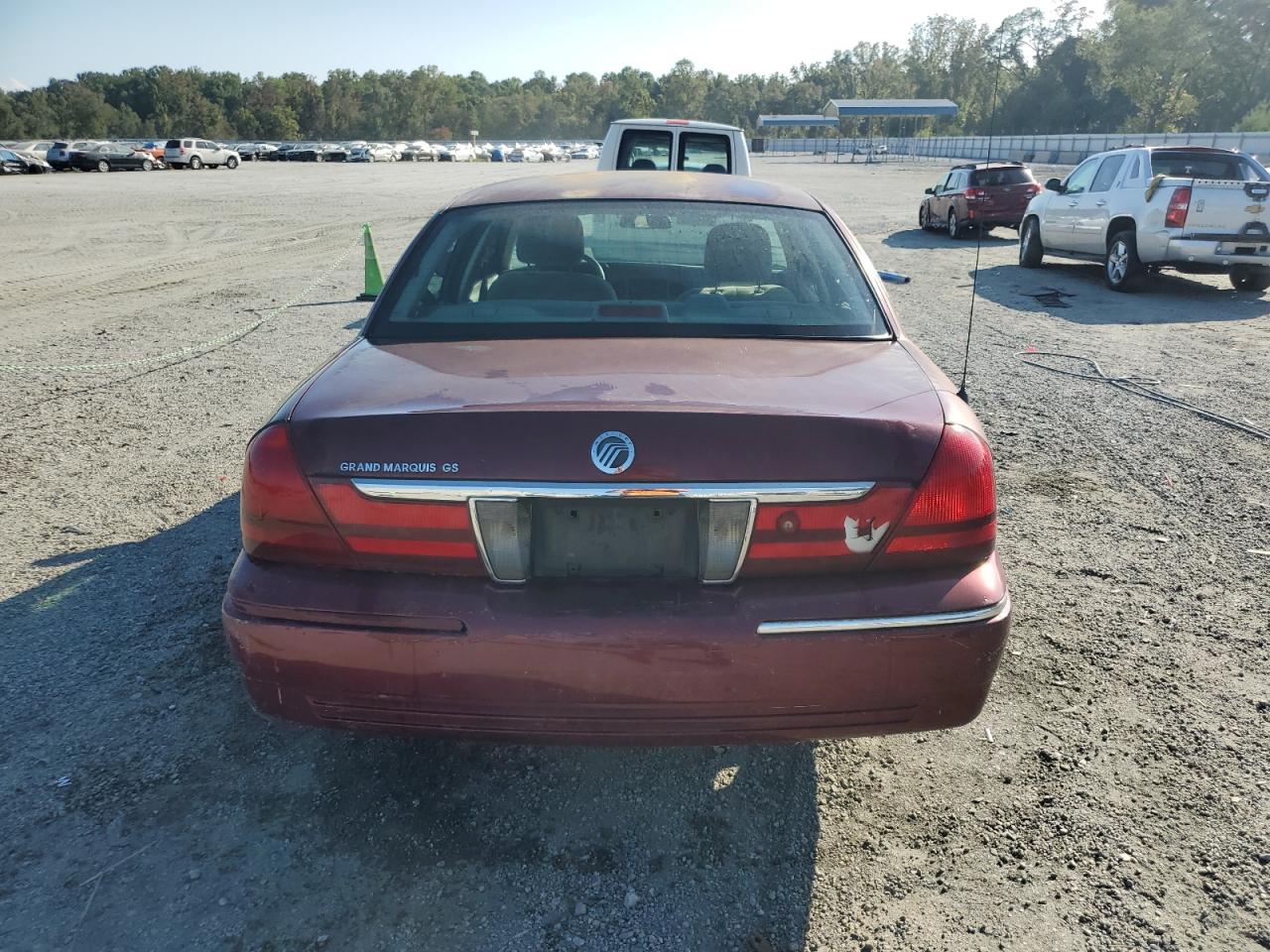 2005 Mercury Grand Marquis Gs VIN: 2MEFM74W75X652692 Lot: 81661215