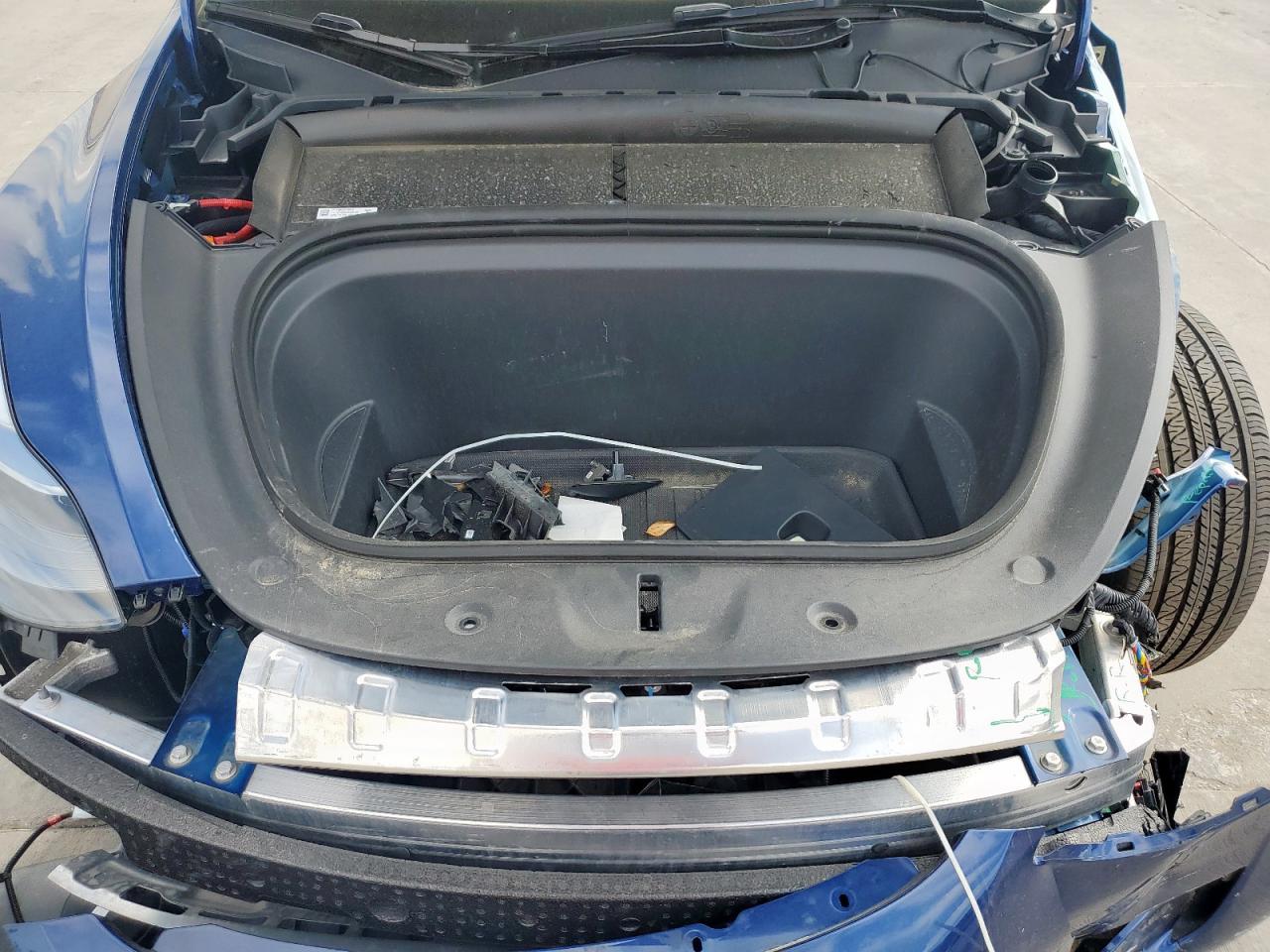 2024 Tesla Model Y VIN: 7SAYGDEE2RA328738 Lot: 81730695