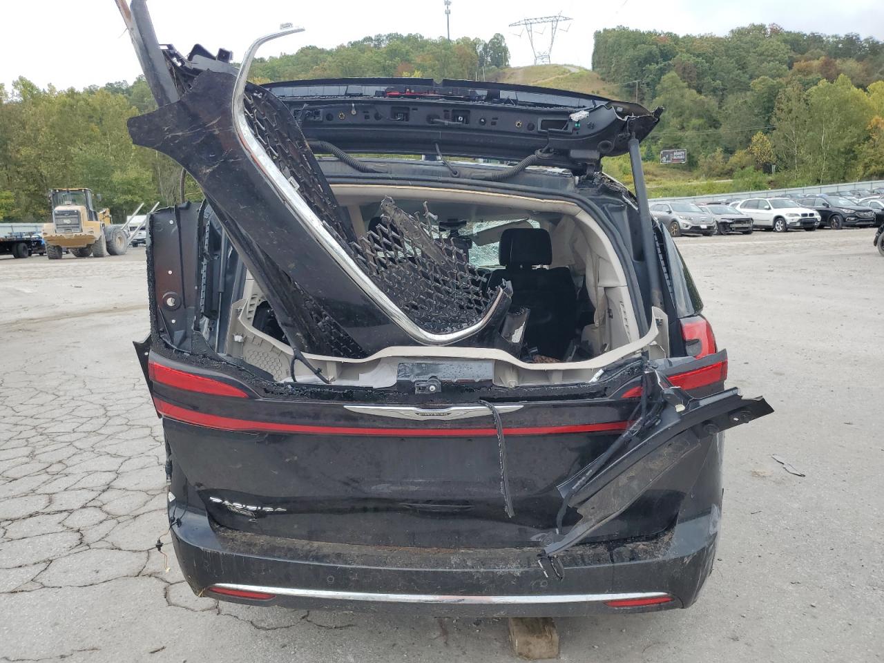 2021 Chrysler Pacifica Touring L VIN: 2C4RC1BG2MR601095 Lot: 84003655