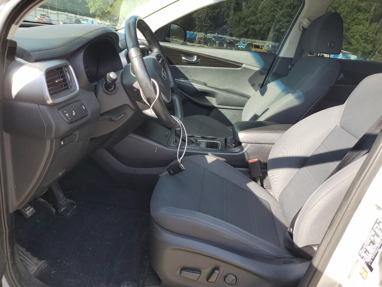 2019 Kia Sorento Lx VIN: 5XYPGDA50KG584621 Lot: 83969325