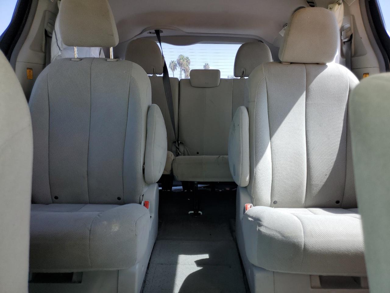 2011 Toyota Sienna Base VIN: 5TDKA3DC3BS003468 Lot: 84068455