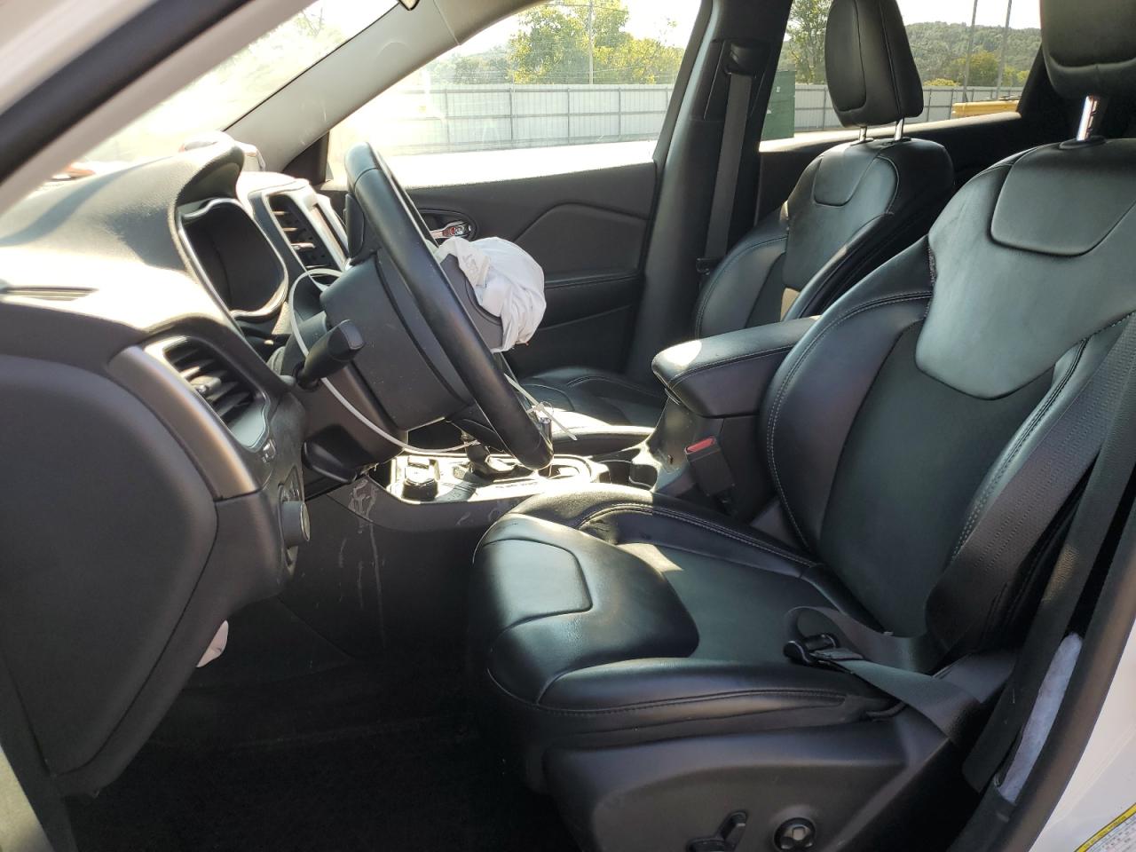 2019 Jeep Cherokee Latitude Plus VIN: 1C4PJMLX9KD127692 Lot: 80726195