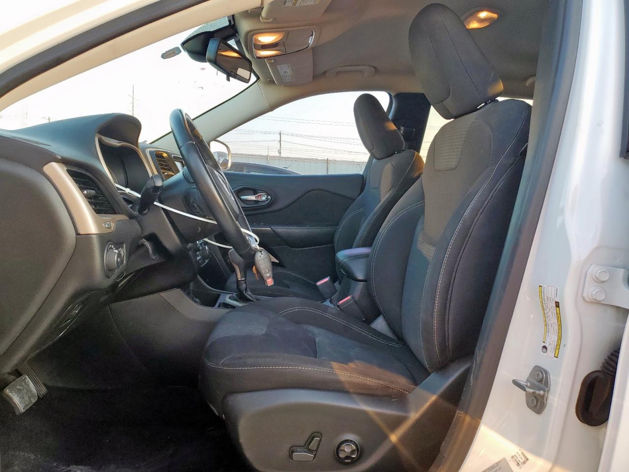 2017 Jeep Cherokee Latitude VIN: 1C4PJLCB2HW534961 Lot: 71718715