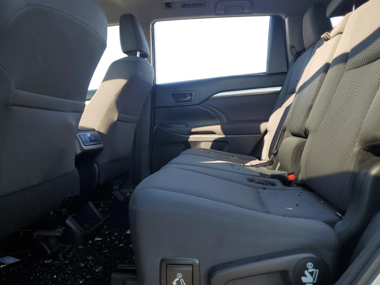 2018 Toyota Highlander Le VIN: 5TDBZRFH3JS487175 Lot: 80699235