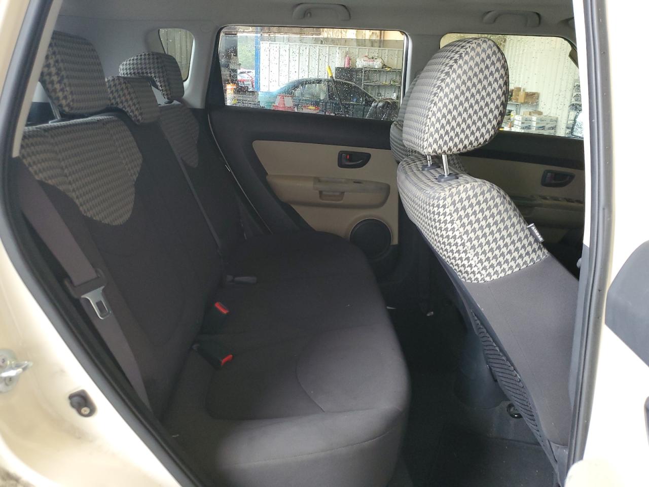 2010 Kia Soul + VIN: KNDJT2A28A7044196 Lot: 81908355