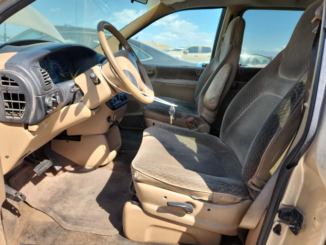 2000 Dodge Grand Caravan Se VIN: 1B4GP44R2YB664310 Lot: 80300625