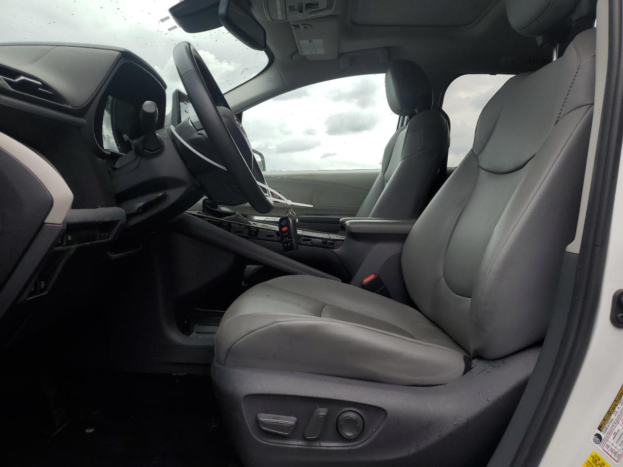 2021 Toyota Sienna Xle VIN: 5TDYRKEC5MS057157 Lot: 70670485