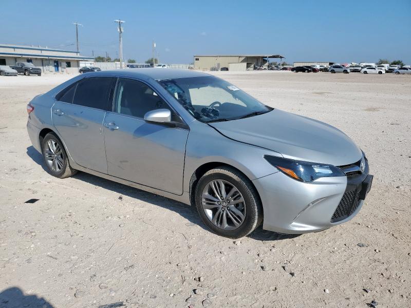  TOYOTA CAMRY 2016 Srebrny