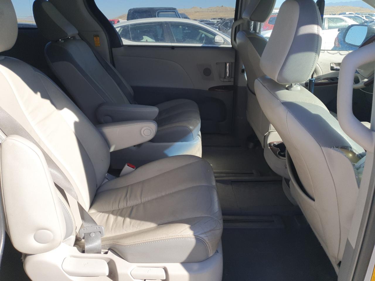 2014 Toyota Sienna Xle VIN: 5TDDK3DC9ES081523 Lot: 82110055