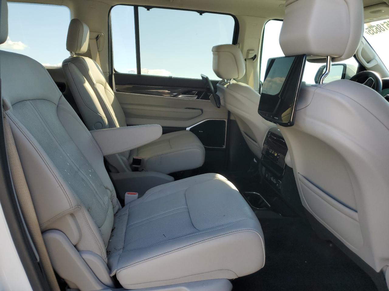 2022 Jeep Wagoneer Series Iii VIN: 1C4SJVDT1NS107755 Lot: 84618635