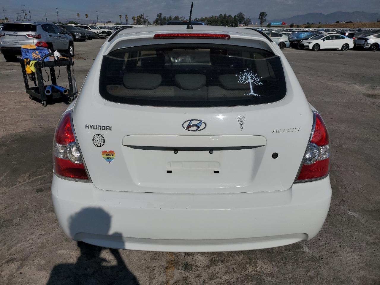 2008 Hyundai Accent Gs VIN: KMHCM36CX8U074563 Lot: 81429305