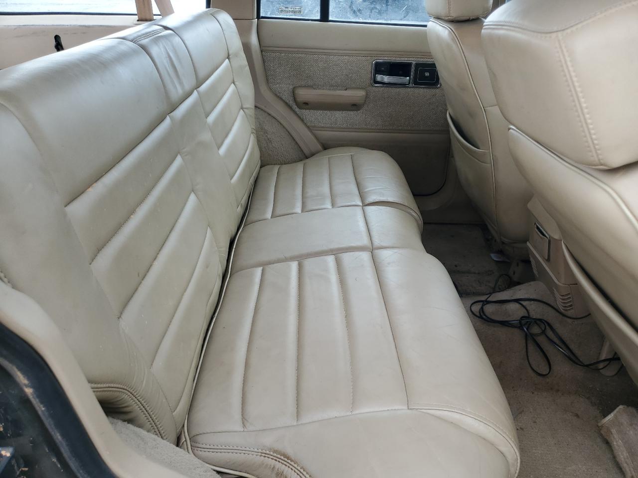 1992 Jeep Cherokee Laredo VIN: 1J4FJ58S5NL200771 Lot: 82057215