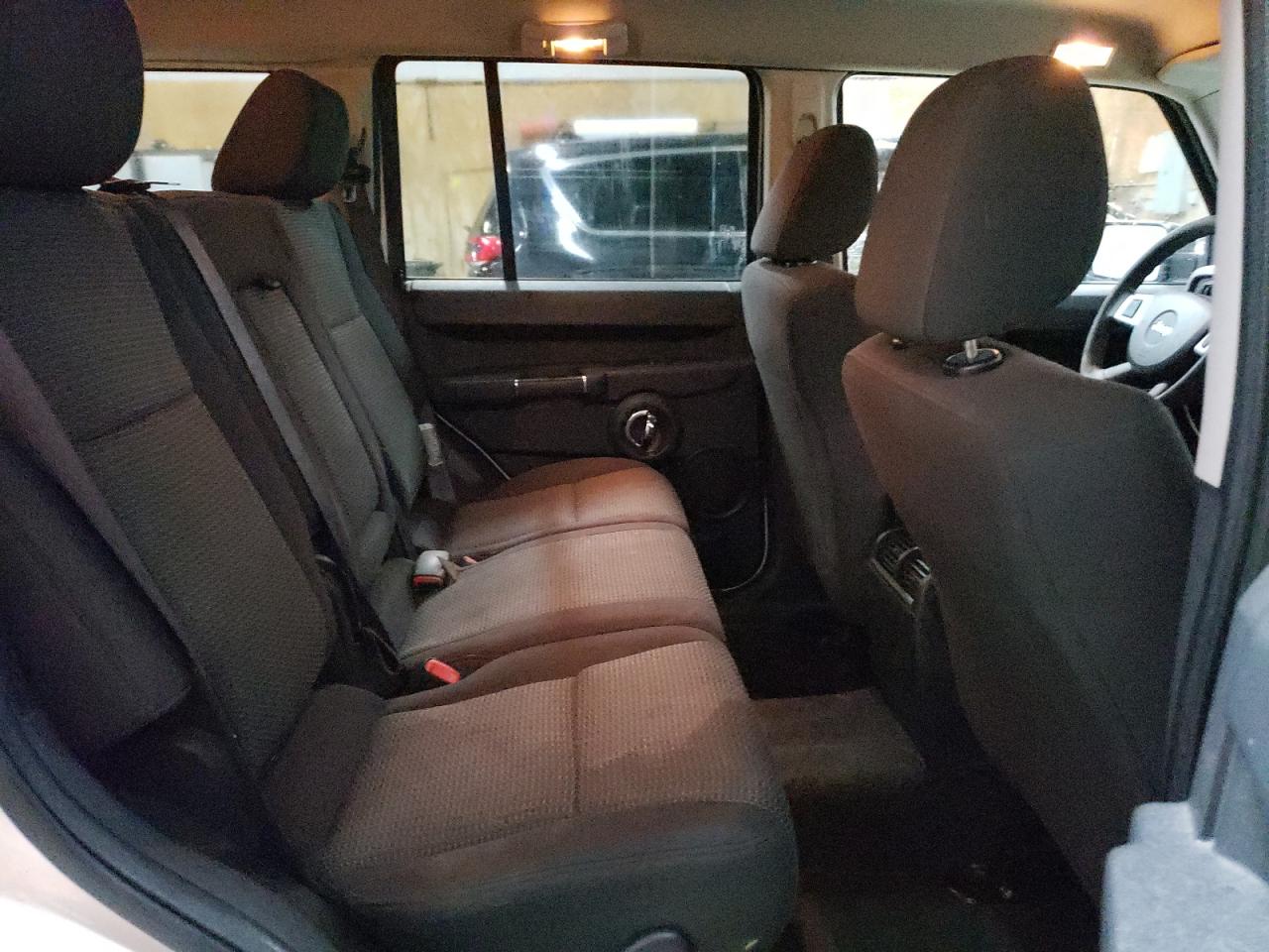 2010 Jeep Commander Sport VIN: 1J4RG4GK5AC131582 Lot: 81515905