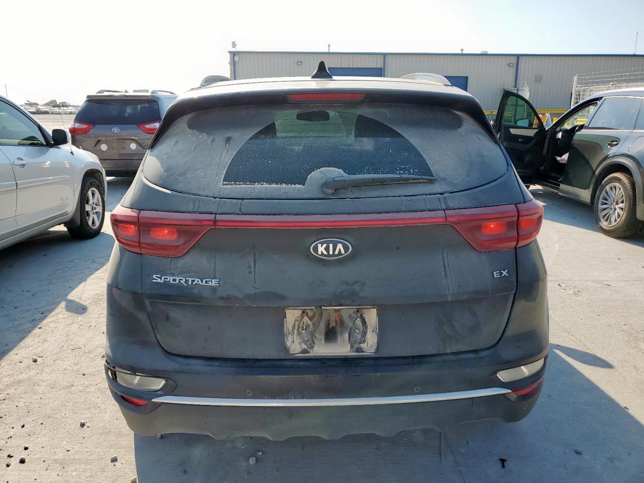 2021 Kia Sportage Ex VIN: KNDPNCAC2M7877516 Lot: 81060445