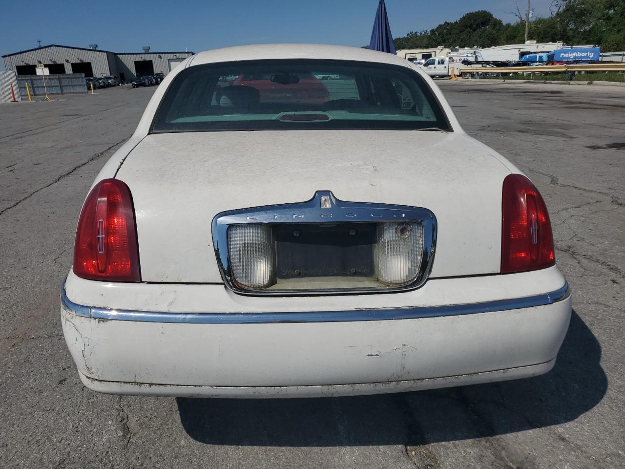 2001 Lincoln Town Car Executive VIN: 1LNHM81W81Y697408 Lot: 71071315