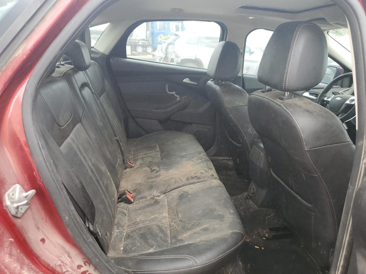 2014 Ford Focus Titanium VIN: 1FADP3J28EL431275 Lot: 83947635