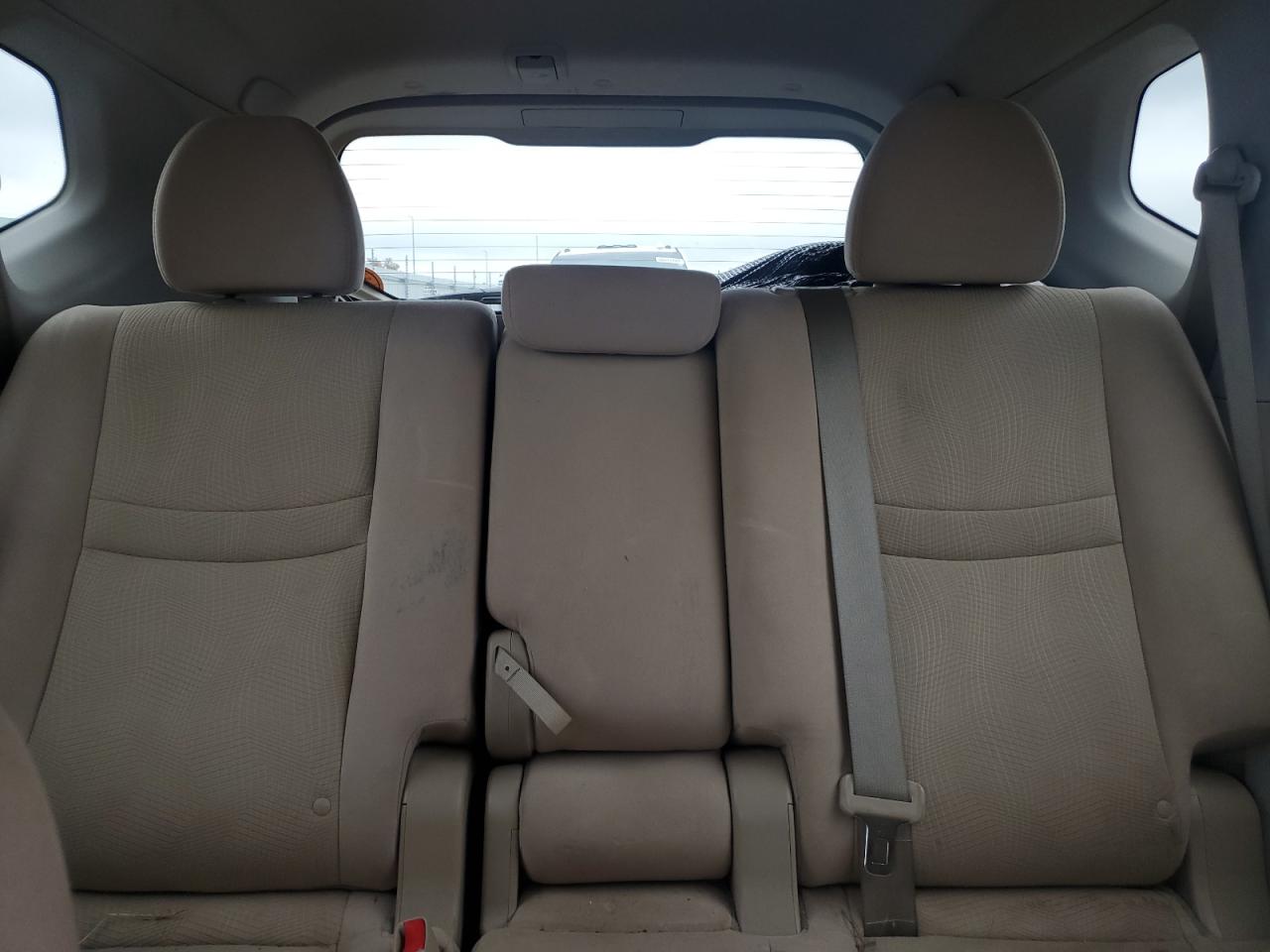 2015 Nissan Rogue S VIN: KNMAT2MV5FP564031 Lot: 82096505