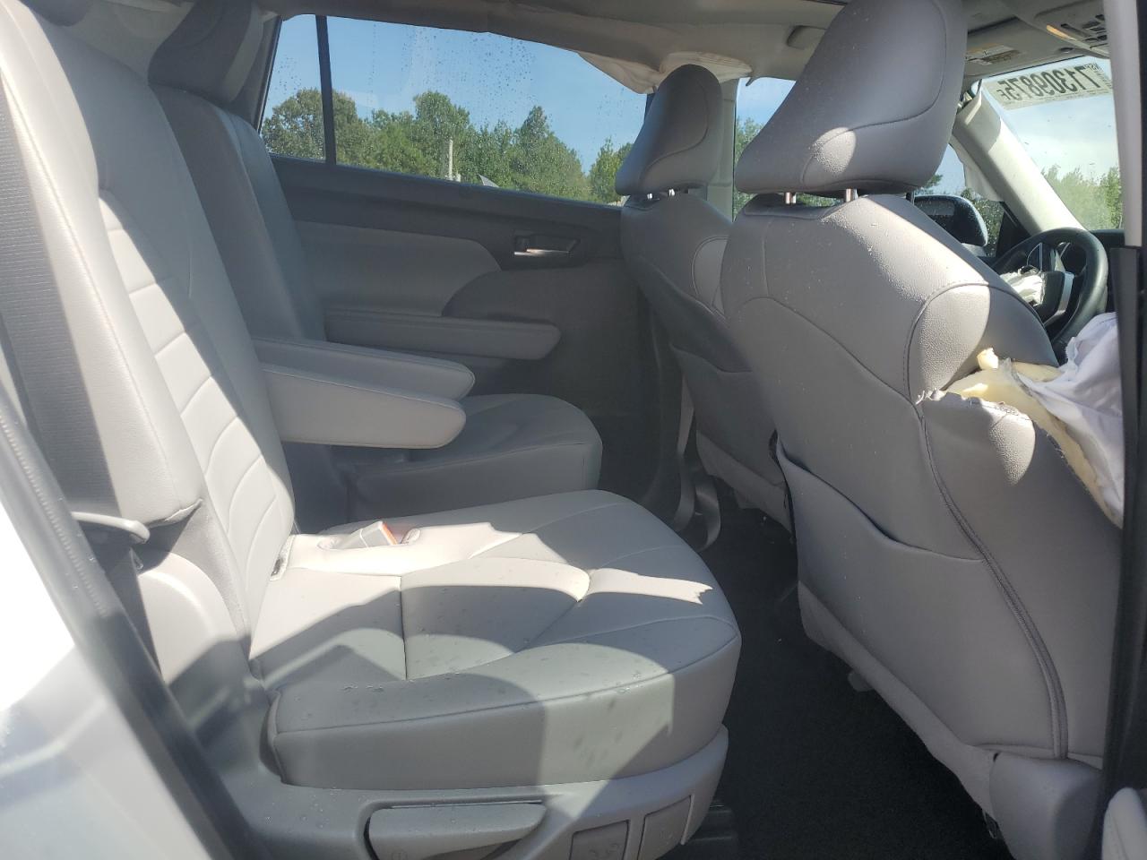 2022 Toyota Highlander Xle VIN: 5TDGZRBH0NS581323 Lot: 71309875