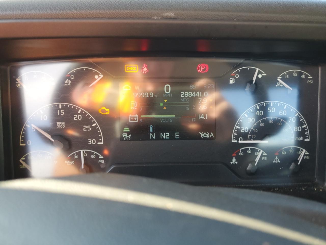 2020 Volvo Vnr Semi Truck VIN: 4V4WC9EG9LN239683 Lot: 83822265