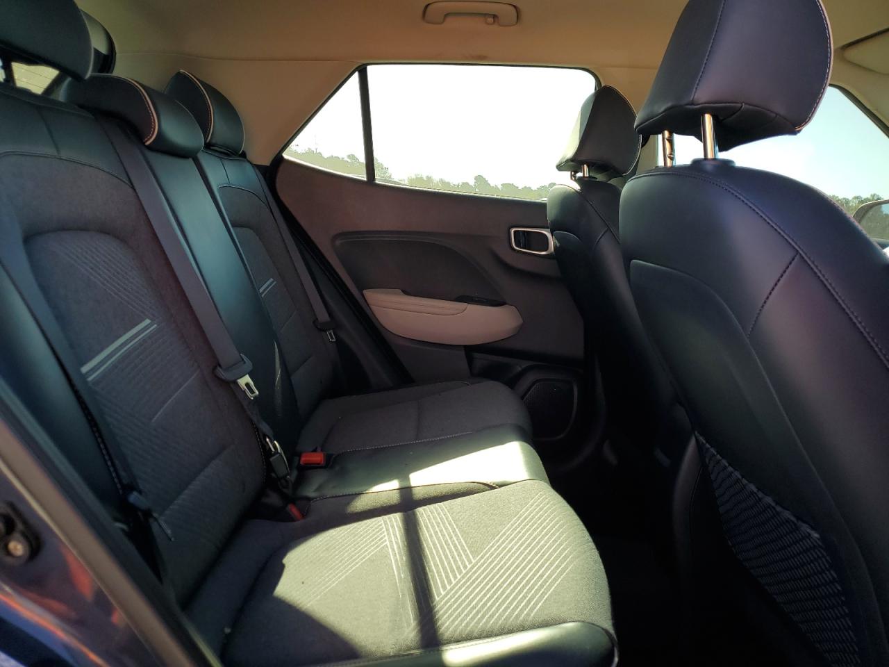 2021 Hyundai Venue Sel VIN: KMHRC8A33MU111786 Lot: 70770225