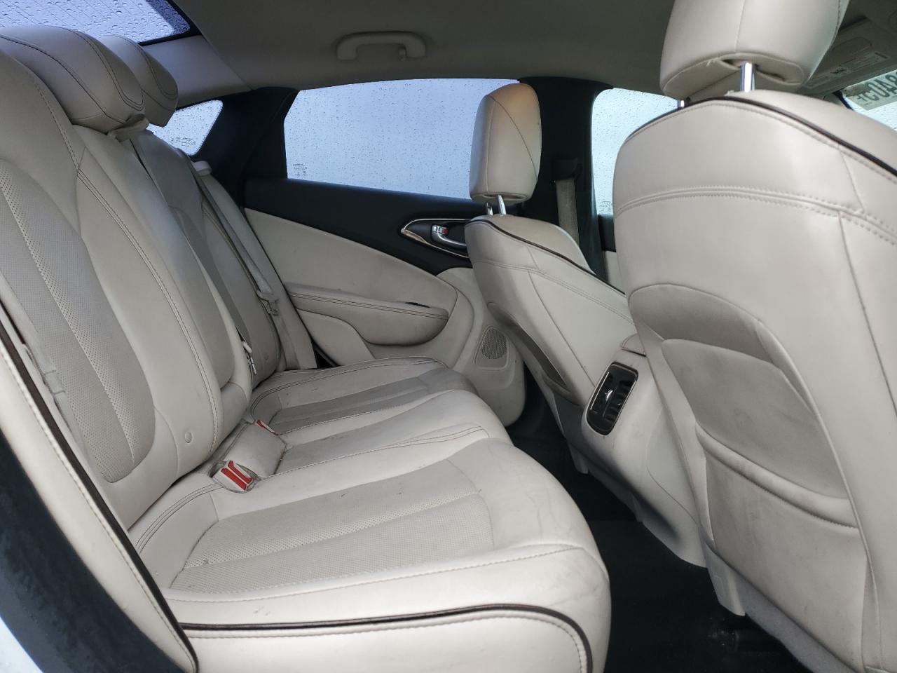 2015 Chrysler 200 C VIN: 1C3CCCCG5FN581879 Lot: 81038405