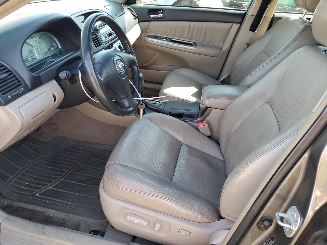 2004 Toyota Camry Le VIN: 4T1BE32K34U856025 Lot: 81464725