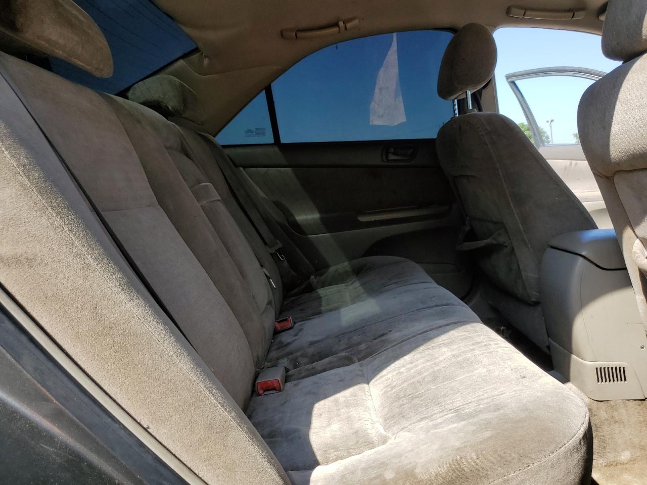 2004 Toyota Camry Le VIN: JTDBE32K140281516 Lot: 71868425