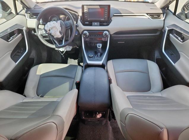 TOYOTA RAV4 2021 Серебристый