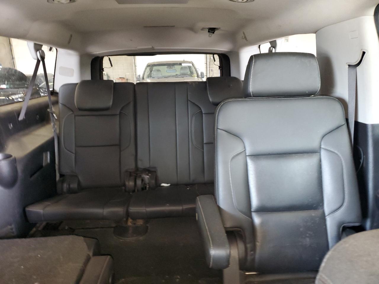 2018 Chevrolet Suburban K1500 Premier VIN: 1GNSKJKC4JR401622 Lot: 71754105
