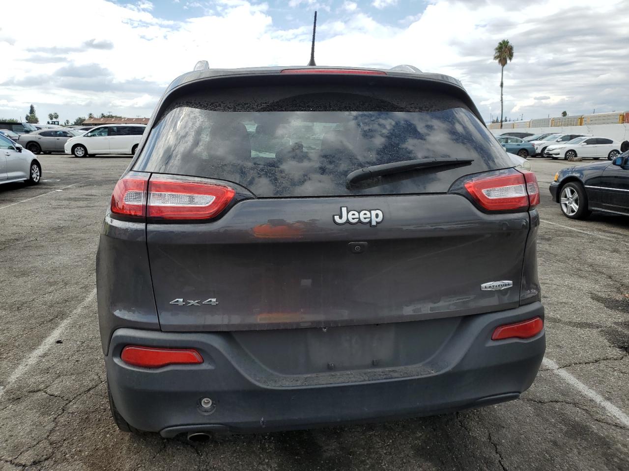 2017 Jeep Cherokee Latitude VIN: 1C4PJMCB0HW648561 Lot: 81309485