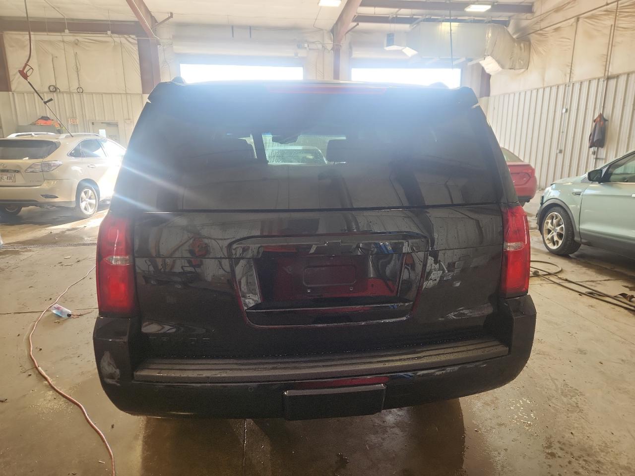 2018 Chevrolet Tahoe K1500 Premier VIN: 1GNSKCKJ8JR194288 Lot: 82133725