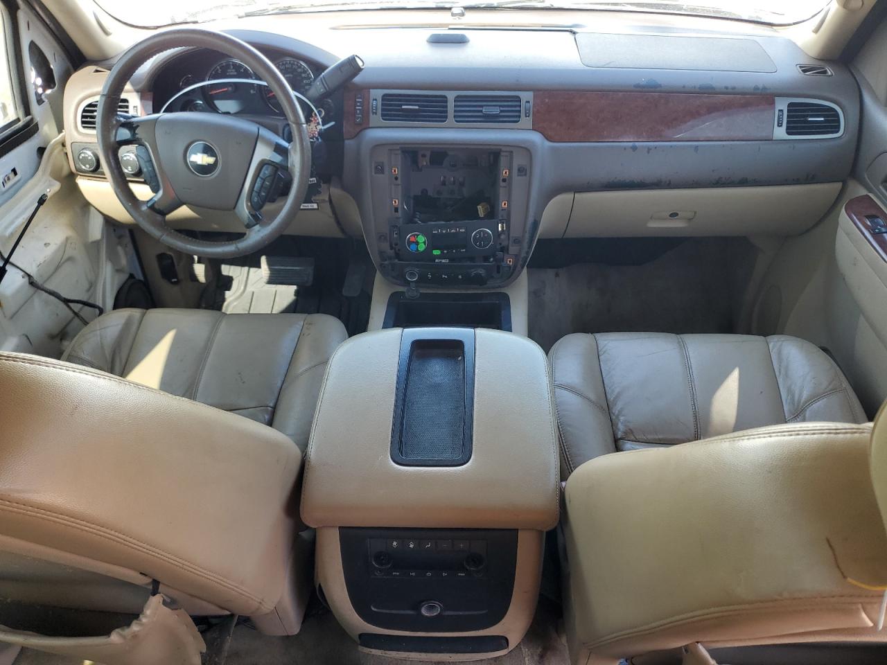 2010 Chevrolet Suburban K1500 Lt VIN: 1GNUKJE33AR260045 Lot: 71088865