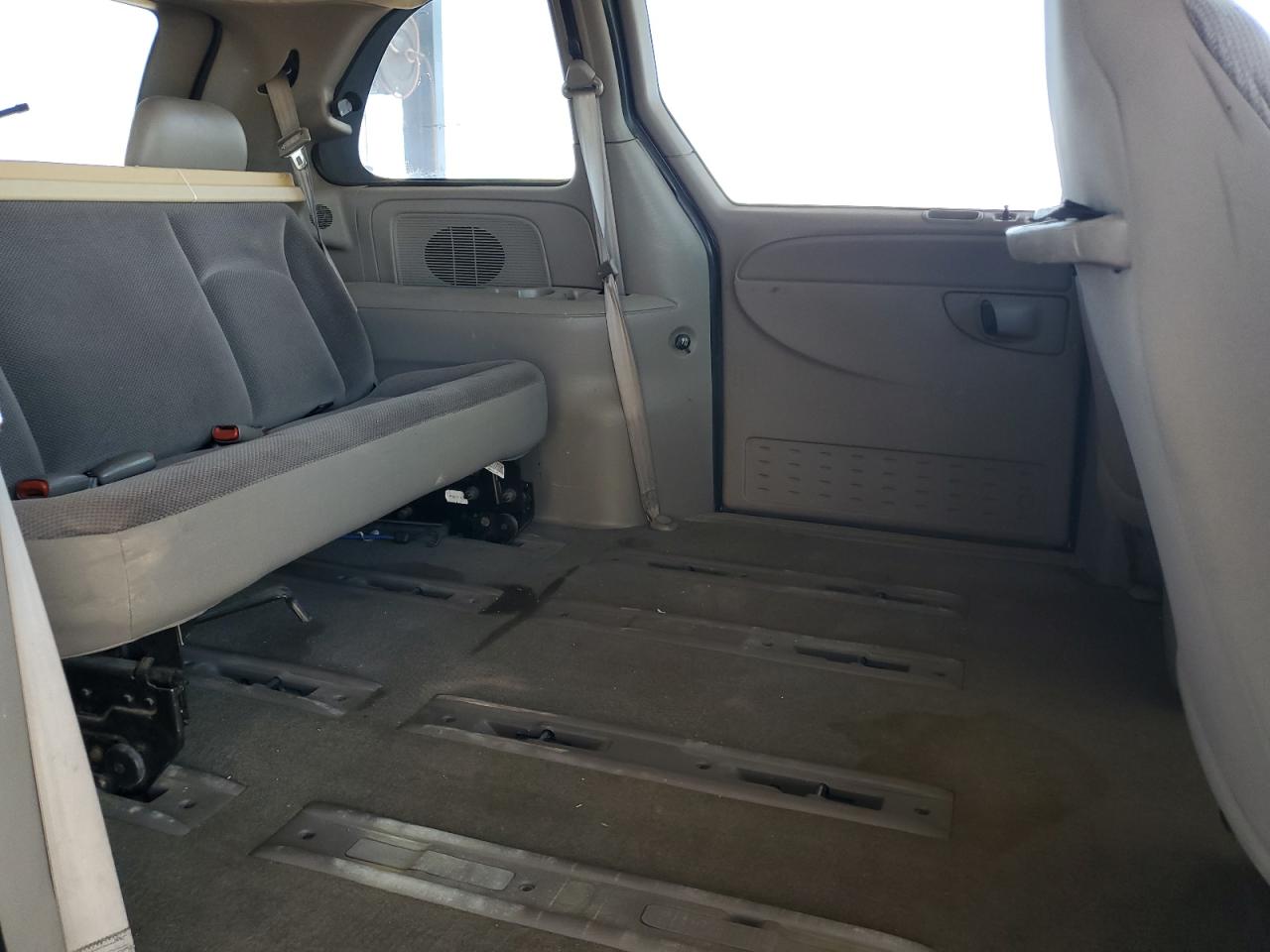 2001 Chrysler Voyager VIN: 1C4GJ25351B120098 Lot: 80496045