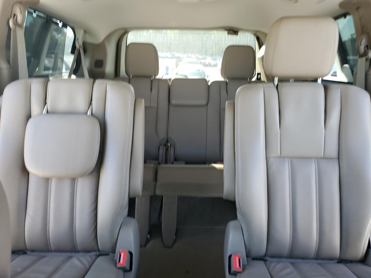 2011 Chrysler Town & Country Touring L VIN: 2A4RR8DG5BR630215 Lot: 81394565