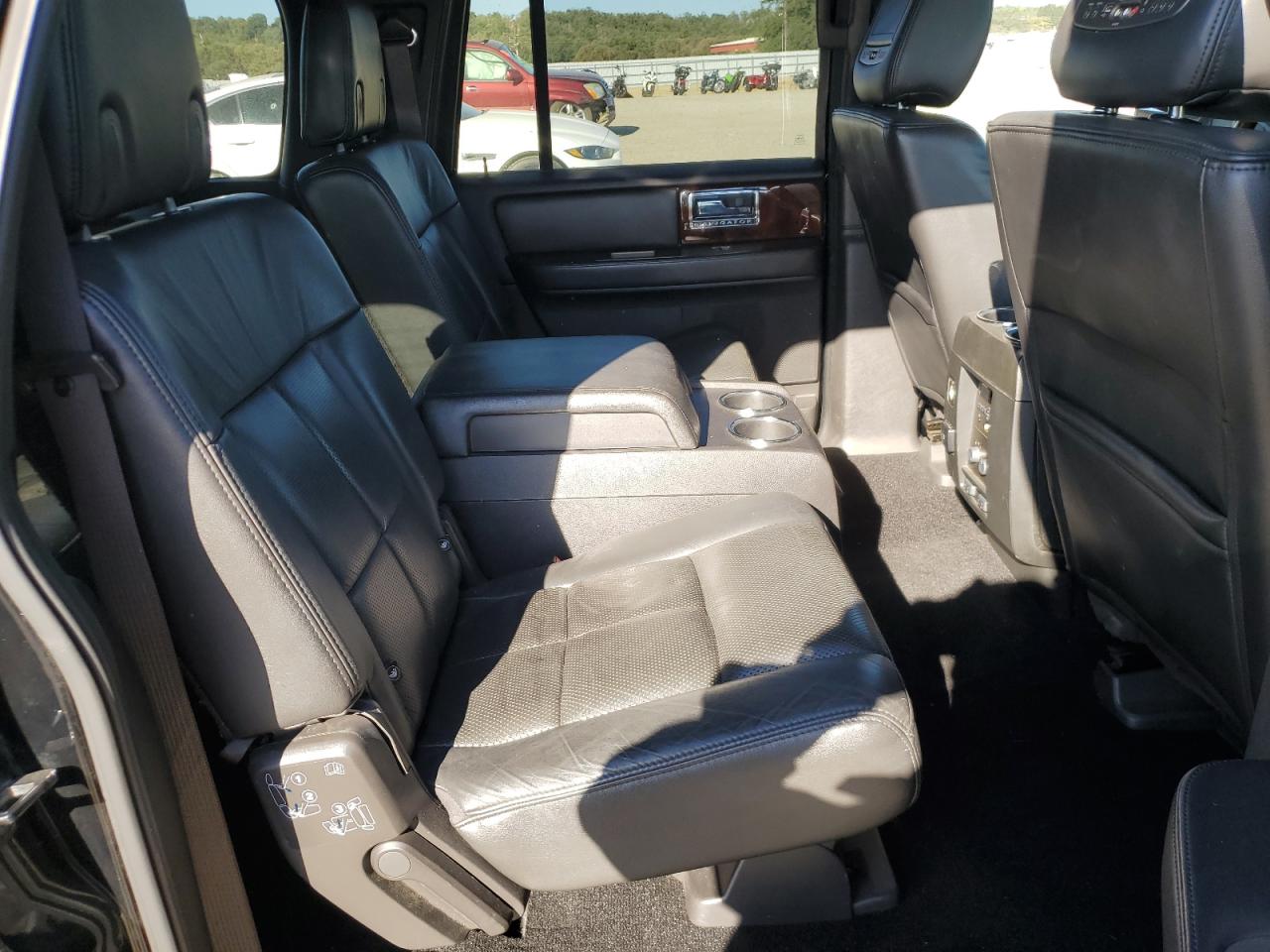 2011 Lincoln Navigator L VIN: 5LMJJ3J54BEJ10335 Lot: 81233155