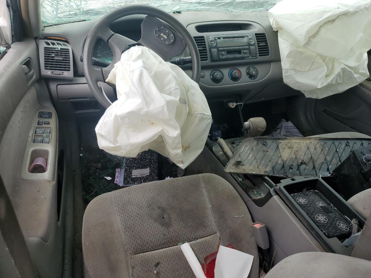 2002 Toyota Camry Le VIN: 4T1BE32K52U555219 Lot: 84436005