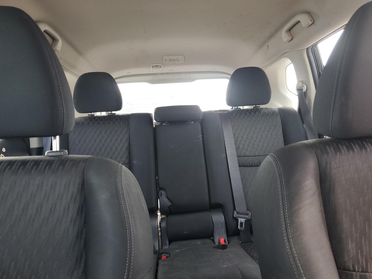 2017 Nissan Rogue S VIN: KNMAT2MV0HP557085 Lot: 81097645