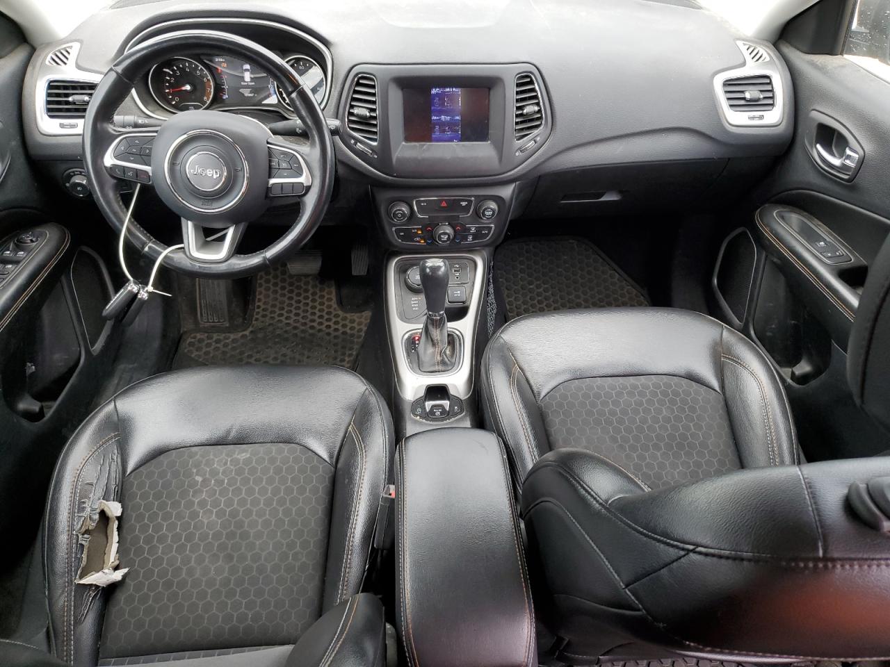 2018 Jeep Compass Latitude VIN: 3C4NJDBBXJT422922 Lot: 80458475