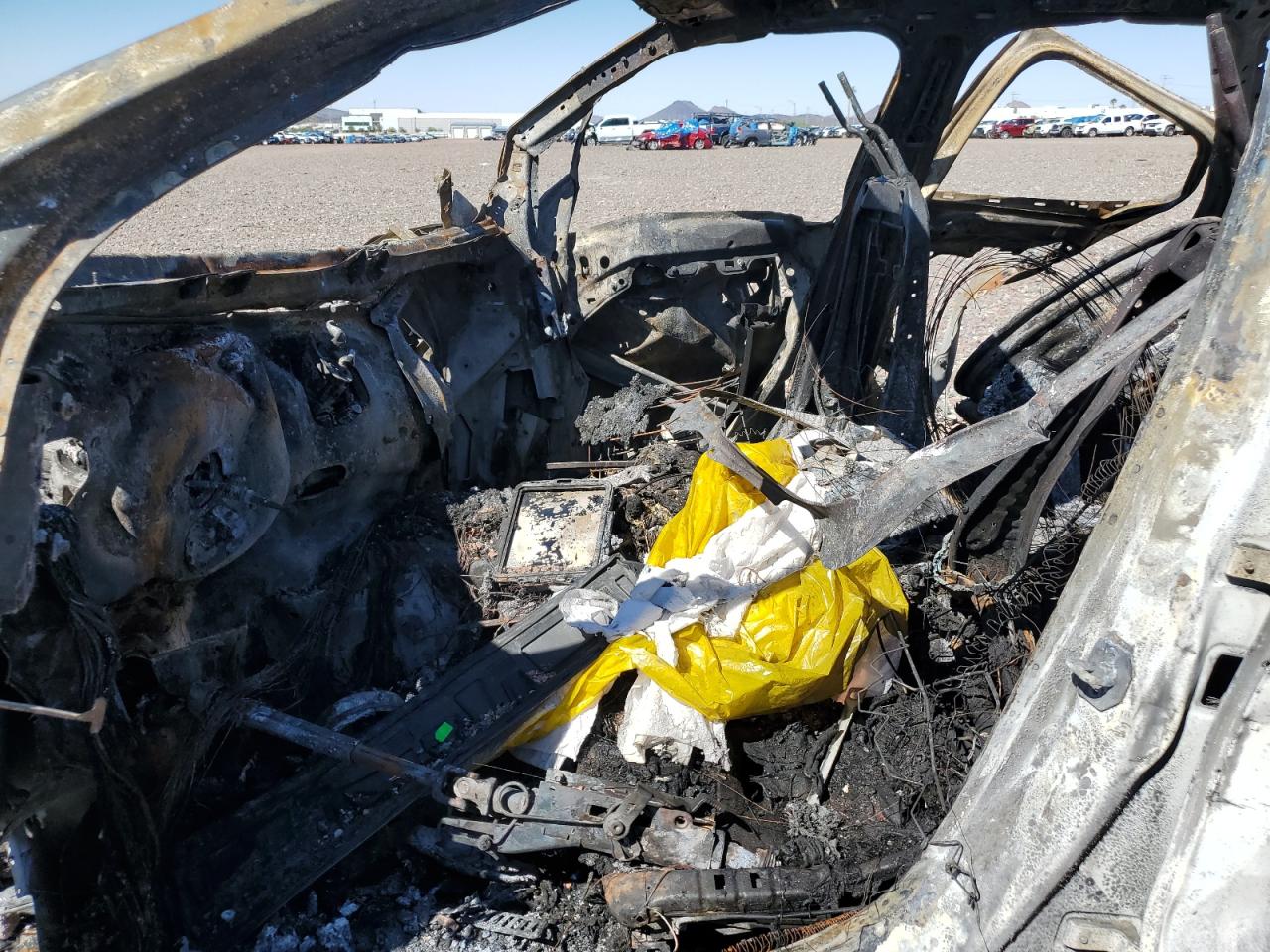 2022 Volvo Xc60 T8 Recharge R-Design VIN: AZ400967 Lot: 83861875