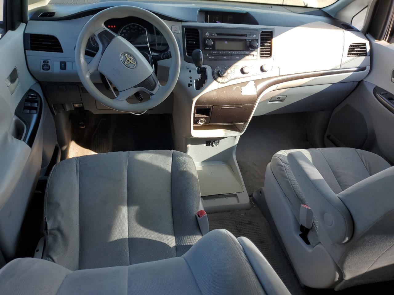 2011 Toyota Sienna VIN: 5TDZK3DC4BS027807 Lot: 84461215