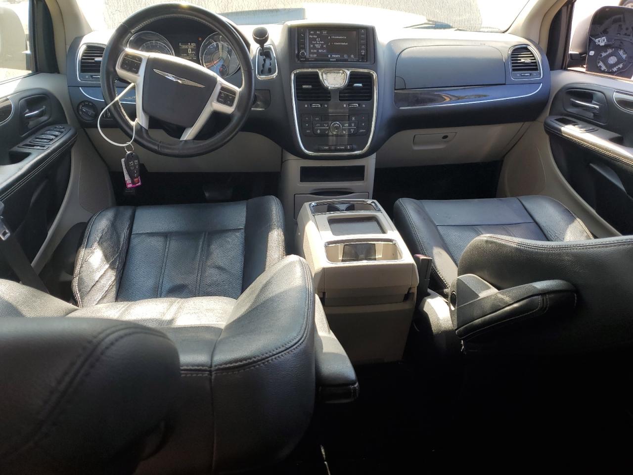 2016 Chrysler Town & Country Touring L VIN: 2C4RC1CG5GR247351 Lot: 80899405