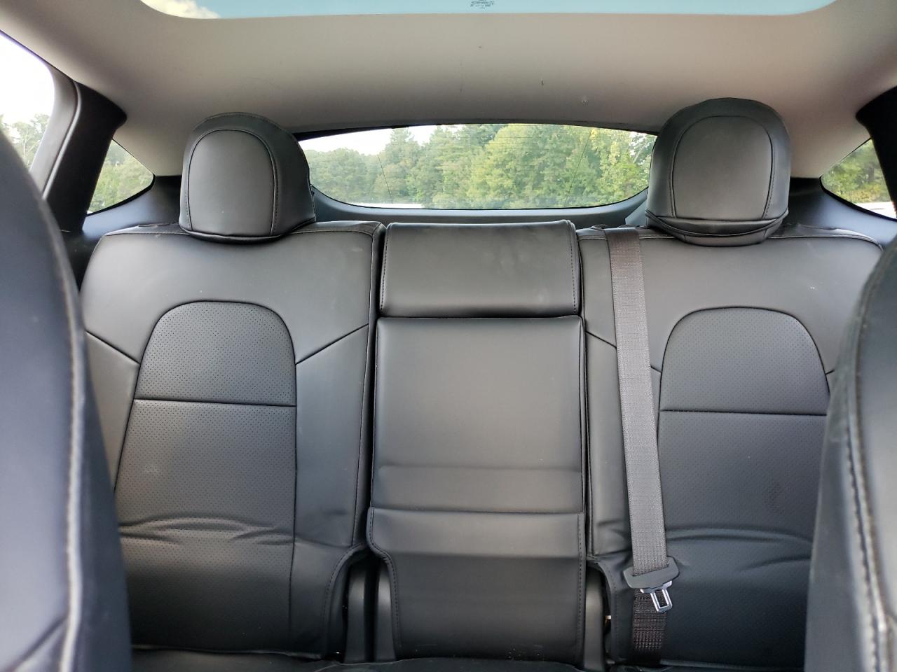 2024 Tesla Model Y VIN: 7SAYGDEE1RA301143 Lot: 72077425