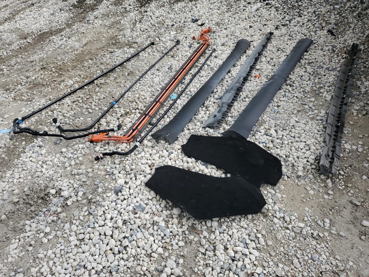 2022 Tesla Model Y VIN: 7SAYGDEE7NF445745 Lot: 81339175